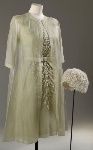 Ոճային թագուհին․ Բուքինգհեմյան պալատը կցուցադրի Եղիսաբեթ թագուհու զգեստապահարանը