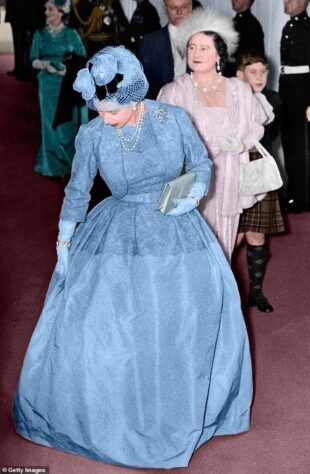 Ոճային թագուհին․ Բուքինգհեմյան պալատը կցուցադրի Եղիսաբեթ թագուհու զգեստապահարանը