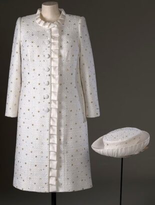 Ոճային թագուհին․ Բուքինգհեմյան պալատը կցուցադրի Եղիսաբեթ թագուհու զգեստապահարանը