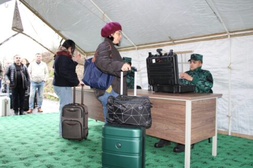 Ցամաքային սահմանով Ադրբեջան է ժամանել 20 հոգանոց հայկական պատվիրակություն