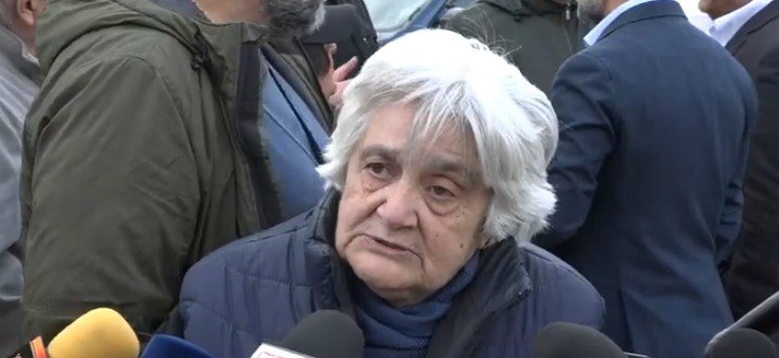 Դու պիտի պատասխան տաս կոնկրետ ինձ, բոլոր ծնողներիս․ զոհվածի մայրը՝ Անդրանիկ Քոչարյանին Դու պիտի պատասխան տաս կոնկրետ ինձ, բոլոր ծնողներիս․ զոհվածի մայրը՝ Անդրանիկ Քոչարյանին