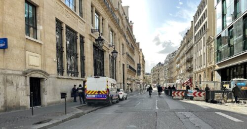 Փարիզի ոստիկանությունը խստացրել է անվտանգության միջոցառումները՝ ամերիկյան բանկի դեմ հարձակման փորձից հետո