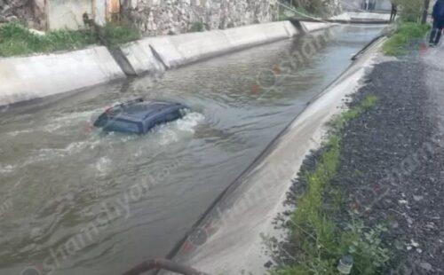 «Opel»-ը Հաղթանակ թաղամասում հայտնվել է ջրանցքում․ վարորդին առաջինը օգնության են հասել քաղաքացիները