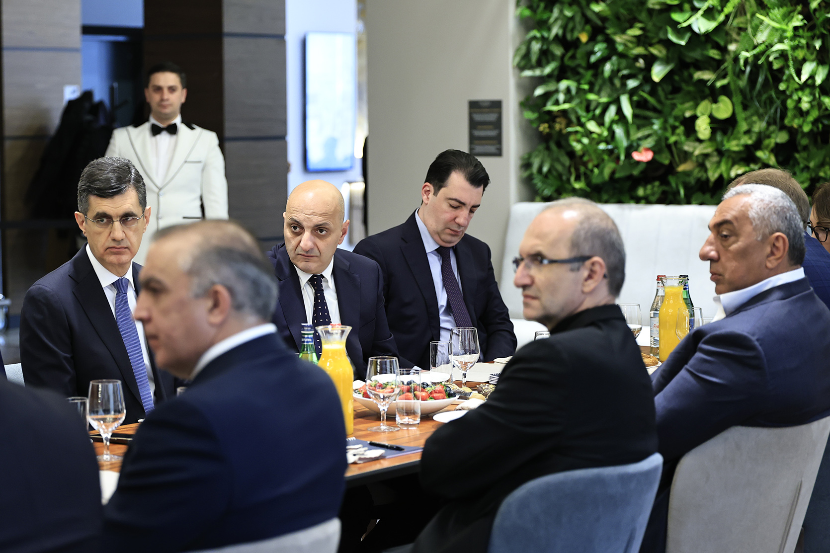 Ովքե՞ր են Փաշինյանի հետ հանդիպած գործարարներն ու ի՞նչ քաղաքական անցյալ ունեն Ովքե՞ր են Փաշինյանի հետ հանդիպած գործարարներն ու ի՞նչ քաղաքական անցյալ ունեն