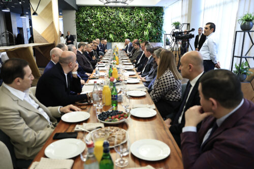 Փաշինյանը հանդիպել է Հայաստանի խոշոր գործատուների հետ