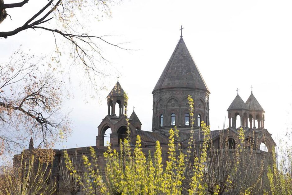 Մայր Աթոռը դատապարտում է ՔՊ-ի նախընտրական ծրագրում եկեղեցու վերաբերյալ դրույթների ընդգրկումը