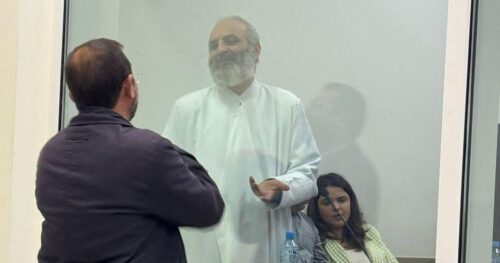 Սրբազանն ամուր էր ու կռվի պատրաստ․ Գեղամ Մանուկյանն այցելել է Բագրատ սրբազանին