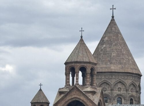 Փաշինյանը կարգալույծ Արման Սարոյանին եկեղեցու ներկայացուցիչ է նշանակել․ Մայր Աթոռի արձագանքը