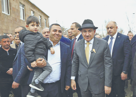 ՀՀ-ում ընտրությունների օրվա մոտենալուն զուգընթաց մրցավազքը սրվում է․ ո՞վ կհասնի վերջնագծին․ НГ