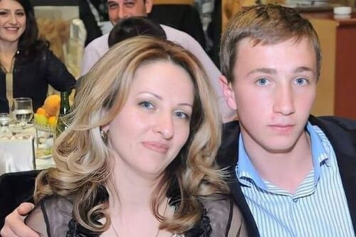 Մահացել է Արցախի հերոս Ռոբերտ Աբաջյանի մայրը․168․am