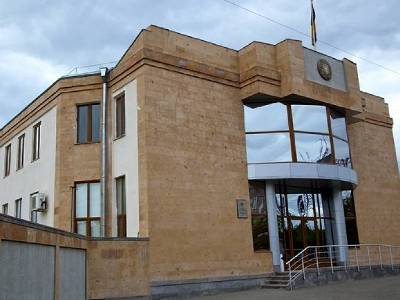 Ծեծկռտուք՝ Չարենցավանի դատարանում. վնասվածքներ են ստացել նաև կարգադրիչները, 31 անձ ձերբակալվել է