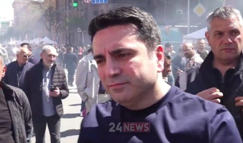 Դրոշ այրելը ես համարում եմ ճղճիմ. Ալեն Սիմոնյան