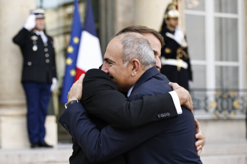 Մայիսի 5-ին Գյումրիում Նիկոլը Մակրոն է խաղացնելու ու դրա համար կազմակերպում է 1 մլն դոլար արժողությամբ համերգ․ Ռուբեն Մխիթարյան