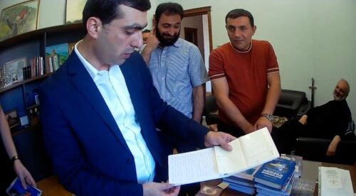 Սրբազան Հայրն է դատում այս իշխանությանը․ քաղաքագետ