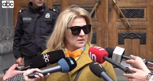 Այդ երեխան հանցագործ չէ․մայրերը նստացույց են անում Գլխավոր դատախազության մոտ՝ 18-ամյա Դավիթ Մինասյանին ազատելու պահանջով