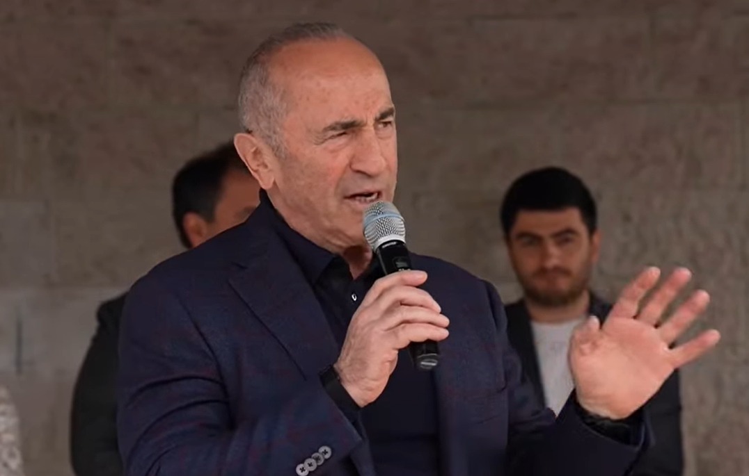 Մենք պետք է վռնդենք այն մարդկանց, որոնք անում են ամեն ինչ Հայաստանը թուլացնելու համար․ Ռոբերտ Քոչարյանը՝ Արագածոտնում Մենք պետք է վռնդենք այն մարդկանց, որոնք անում են ամեն ինչ Հայաստանը թուլացնելու համար․ Ռոբերտ Քոչարյանը՝ Արագածոտնում