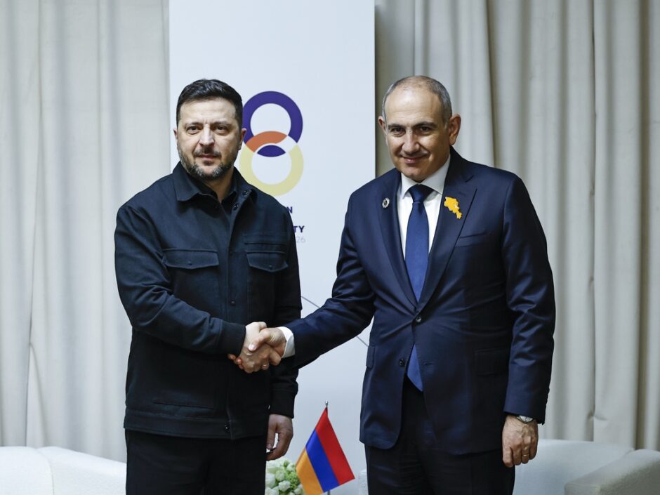Eurasianet: Армения отдаляется от Кремля, получая сильную поддержку ЕС
