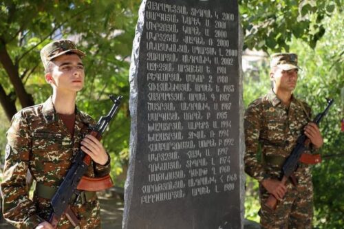 Մեղրի-Ագարակից զոհված պապ ու թոռ չկա․ գործ ունենք «Ռոբերտ Աբաջյանի կեղծ պապիկ-2» օպերացիայի հետ․ բլոգեր