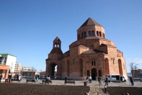 Ալիևի օգնականը մեկնաբանել է Ստեփանակերտի մայր եկեղեցու ոչնչացումը