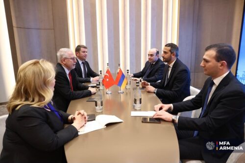 Երևանում հանդիպել են Հայաստանի ու Թուրքիայի բանագնացները․ խոսակցության առանցքում եղել է երկաթուղու գործարկումը