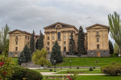 Ի՞նչ է կատարվում հայ-ռուսական հարաբերություներում ընտրությունների նախօրեին, և ի՞նչ նպատակ ունի Փաշինյանը․ ռուսալեզու մամուլի ամփոփում