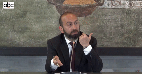 «Ծընգլ արեցիքը» վերաբերվում էր լրագրողներին․ Արարատ Միրզոյանի ասուլիսը՝ կետերով