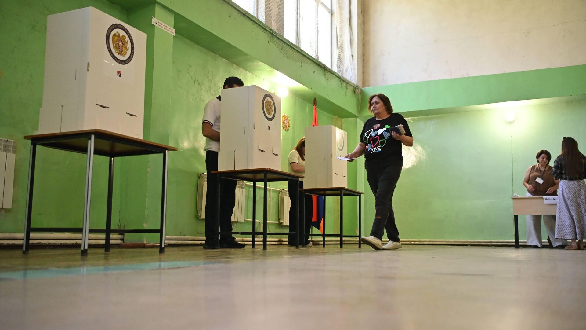 ԿԸՀ-ն չի հրապարակել Երևանի ընտրատեղամասերի արդյունքները ԿԸՀ-ն չի հրապարակել Երևանի ընտրատեղամասերի արդյունքները