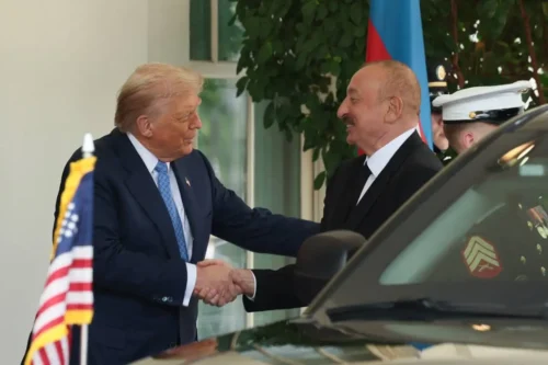 Какой сувенир Трамп отправил Алиеву?
