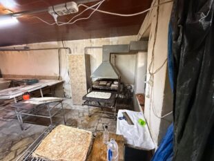 В одном из хлебопекарных цехов возникла опасность скопления грязи, работа была приостановлена ​​(фото)