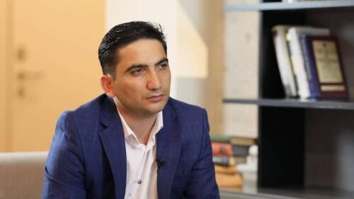 Նաիրի Հոխիկյանի տանը խուզարկություններ են իրականացվում