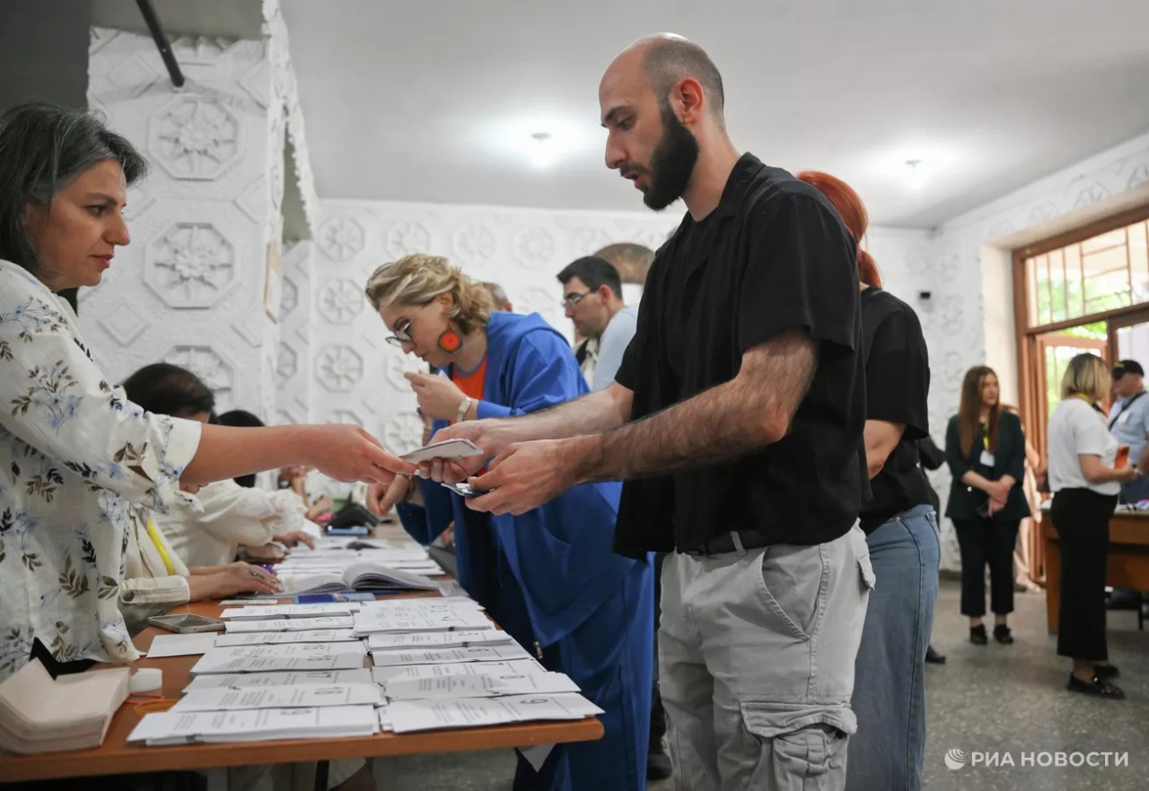 Չկնքված քվեատուփեր, տարեցների համար քվեարկության դժվարություններ և ազգային դիտորդների կողմից միջամտություն․ ընտրությունները ՀՀ-ում` ըստ ռուսական ԶԼՄ-ների Չկնքված քվեատուփեր, տարեցների համար քվեարկության դժվարություններ և ազգային դիտորդների կողմից միջամտություն․ ընտրությունները ՀՀ-ում` ըստ ռուսական ԶԼՄ-ների