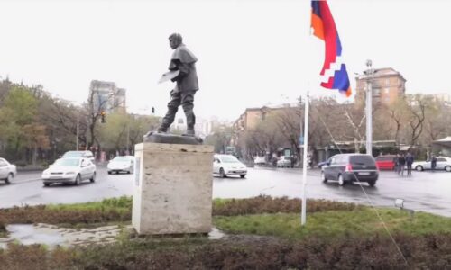Երևանի Ֆրանսիայի հրապարակից հեռացրել են Արցախի դրոշը. Նարե Սիմոնյան