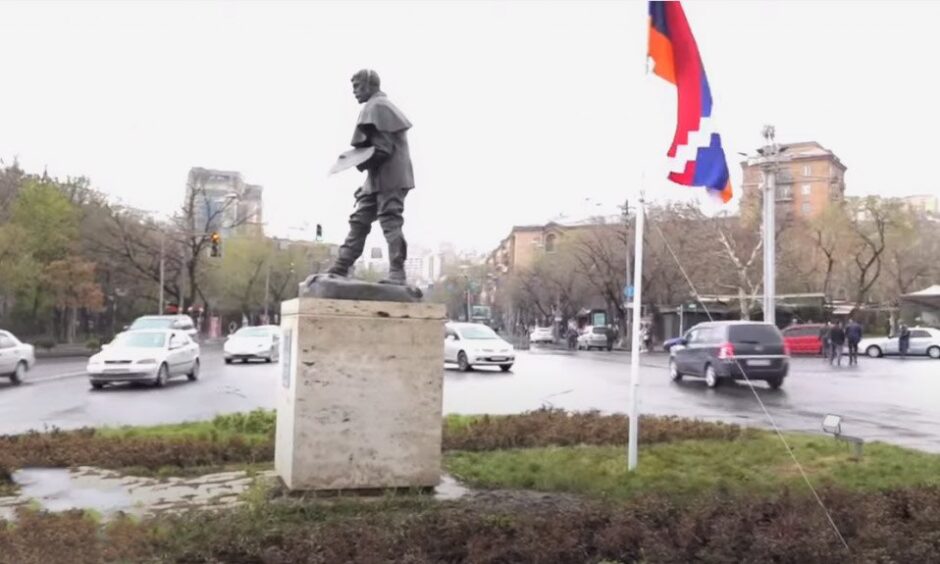 Երևանի Ֆրանսիայի հրապարակից հեռացրել են Արցախի դրոշը. Նարե Սիմոնյան