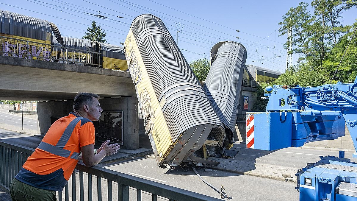 Մյունխենում բեռնատար գնացքների բախումից վագոններ են ընկել փողոց․ կա զոհ Մյունխենում բեռնատար գնացքների բախումից վագոններ են ընկել փողոց․ կա զոհ