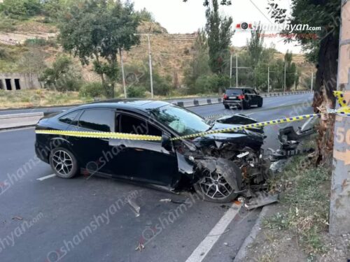 «Ford»-ը Մյասնիկյան պողոտայում բախվել է ծառին․ կան վիրավորներ․ Shamshyan.com