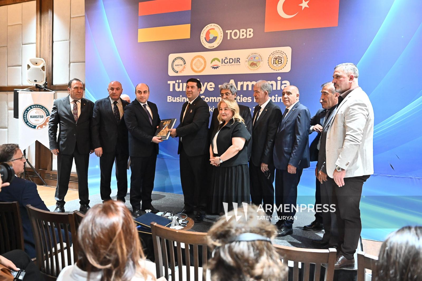 Հայաստանի և Թուրքիայի գործարարները ողջունել են երկու երկրների միջև առևտրի մեկնարկի համար ձևավորված բարենպաստ միջավայրը․ «Արմենպրես» Հայաստանի և Թուրքիայի գործարարները ողջունել են երկու երկրների միջև առևտրի մեկնարկի համար ձևավորված բարենպաստ միջավայրը․ «Արմենպրես»