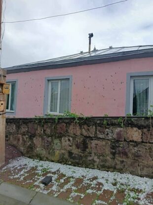 Град размером больше яйца в Степанаване: в населенном пункте объявлено чрезвычайное положение (фоторепортаж)