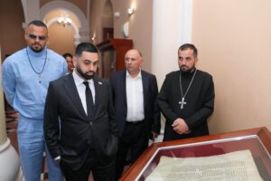 Արժեքավոր ընծա՝ Մատենադարանին․ ինչի՞ մասին է պատմում 4000 տարվա սալիկը (լուսանկարներ) Արժեքավոր ընծա՝ Մատենադարանին․ ինչի՞ մասին է պատմում 4000 տարվա սալիկը (լուսանկարներ)