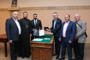 Արժեքավոր ընծա՝ Մատենադարանին․ ինչի՞ մասին է պատմում 4000 տարվա սալիկը (լուսանկարներ) Արժեքավոր ընծա՝ Մատենադարանին․ ինչի՞ մասին է պատմում 4000 տարվա սալիկը (լուսանկարներ)