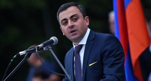 Իրավապահները ներխուժել են Իշխան Սաղաթելյանի բնակարան