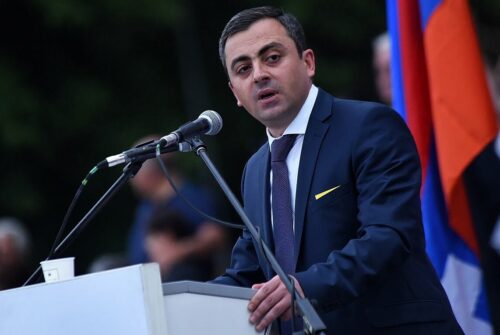 Իրավապահները ներխուժել են Իշխան Սաղաթելյանի բնակարան