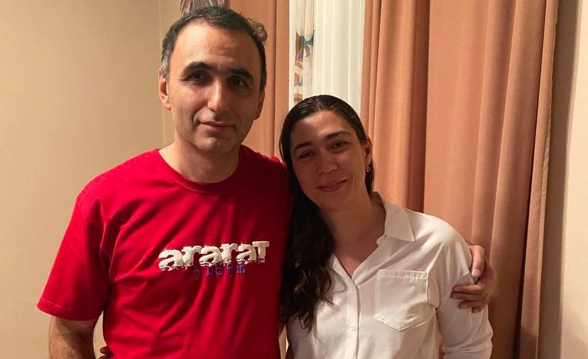 Քաղաքական հետապնդում է ու լռեցնելու փորձ․ Չալաբյանի կինն ամուսնու ձերբակալությունից մանրամասներ է հայտնել Քաղաքական հետապնդում է ու լռեցնելու փորձ․ Չալաբյանի կինն ամուսնու ձերբակալությունից մանրամասներ է հայտնել