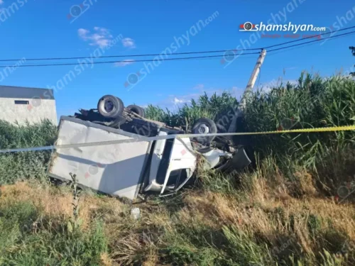 Մուսալեռում վթարից հետո «Գազել»-ը գլխիվայր շրջվել է ու հայտնվել դաշտում