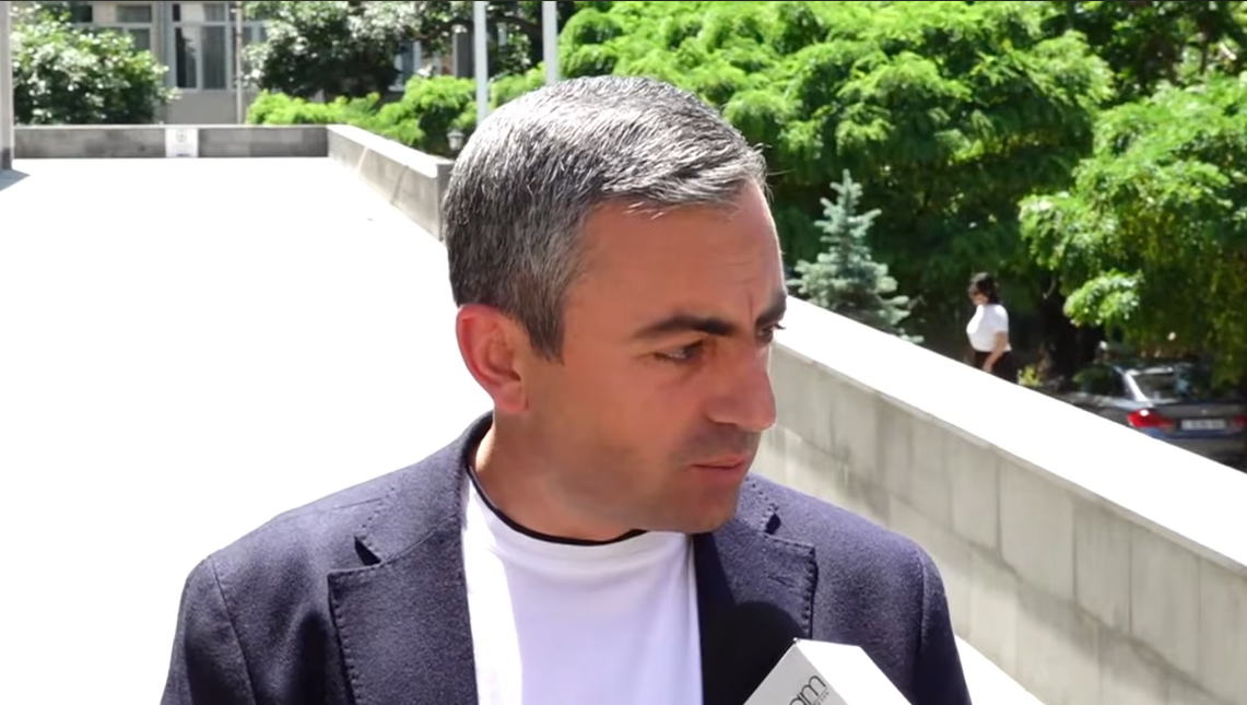 Ասում են՝ տան 9 %-ն ապօրինի է, այսինքն՝ բալկո՞նս է ապօրինի․ Իշխան Սաղաթելյան Ասում են՝ տան 9 %-ն ապօրինի է, այսինքն՝ բալկո՞նս է ապօրինի․ Իշխան Սաղաթելյան