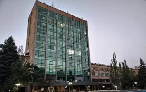 «Մերգելյանի» անվան ինստիտուտի տանիքը փլուզվել է, և քաղաքացին վայր է ընկել՝ ստանալով վնասվածքներ