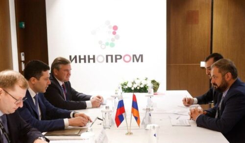 Պապոյանը հանդիպել է ՌԴ արդյունաբերության և առևտրի նախարարի հետ