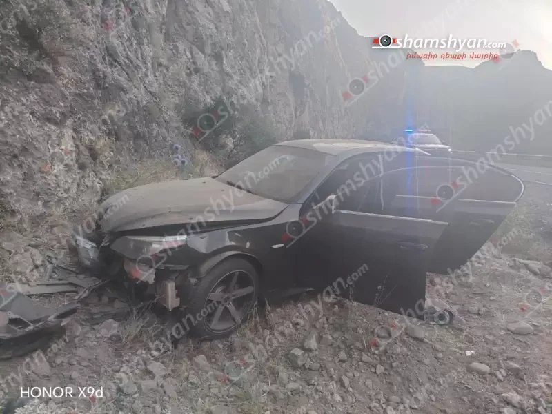 29-ամյա վարորդը «BMW»-ով դուրս է եկել ճանապարհի երթևեկելի գոտուց և բախվել ժայռին․ կա վիրավոր․ Shamshyan.com 29-ամյա վարորդը «BMW»-ով դուրս է եկել ճանապարհի երթևեկելի գոտուց և բախվել ժայռին․ կա վիրավոր․ Shamshyan.com