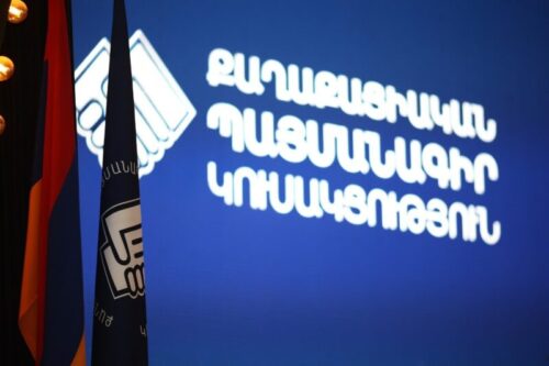 ՀՀ իշխանություններն ակտիվորեն ճնշում են գործադրում իրենց հակառակորդների վրա՝ փորձելով բռնաճնշումների ու շանտաժի միջոցով հասնել բարենպաստ դիրքի․ «Известия»