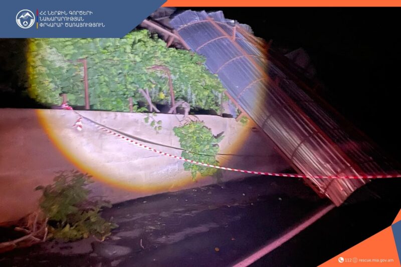 Քամու հետևանքով վնասվել են տանիքներ,մեքենաներ, տապալվել ծառեր․ ՆԳՆ Քամու հետևանքով վնասվել են տանիքներ,մեքենաներ, տապալվել ծառեր․ ՆԳՆ