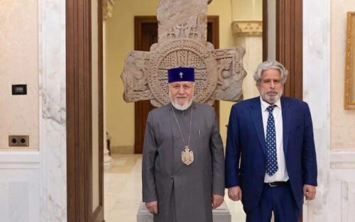 Կաթողիկոսին դատարանի առջև կանգնեցնելը դավաճանական հարված է սեփական պատմական հիշողությանն ու ազգային արժանապատվությանը․ Ռոբերտ Ամստերդամ